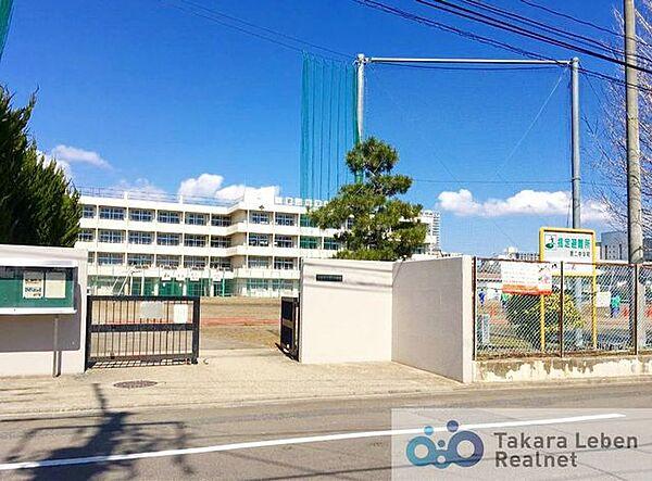 【周辺】仙台市立第二中学校 徒歩9分。 720m