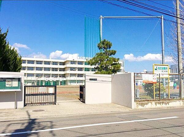 【周辺】仙台市立第二中学校 徒歩12分。 910m