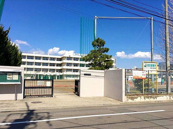 【周辺】仙台市立第二中学校 徒歩7分。 500m