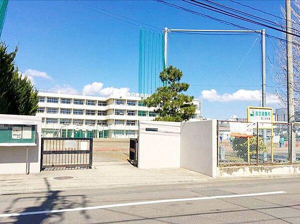 【周辺】仙台市立第二中学校 徒歩9分。 660m