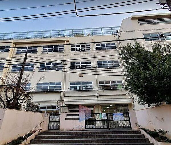 【周辺】渋谷区立広尾中学校 徒歩15分。 1130m