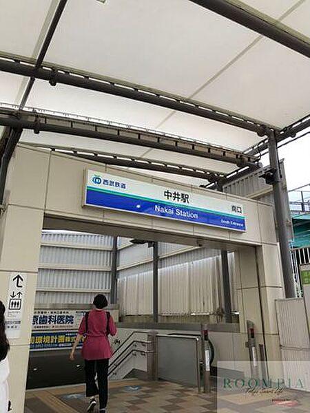 【周辺】中井駅(西武 新宿線) 徒歩11分。 810m