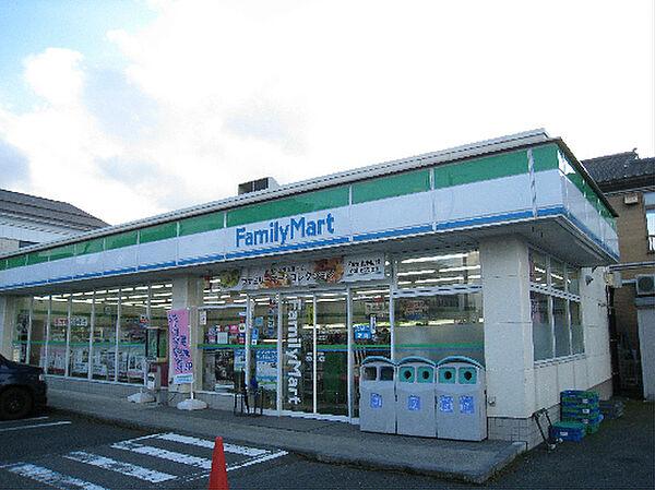 【周辺】ファミリーマート 新潟出来島二丁目店（416m）