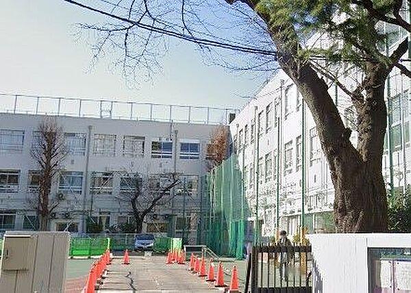 【周辺】新宿区立江戸川小学校 徒歩12分。 910m