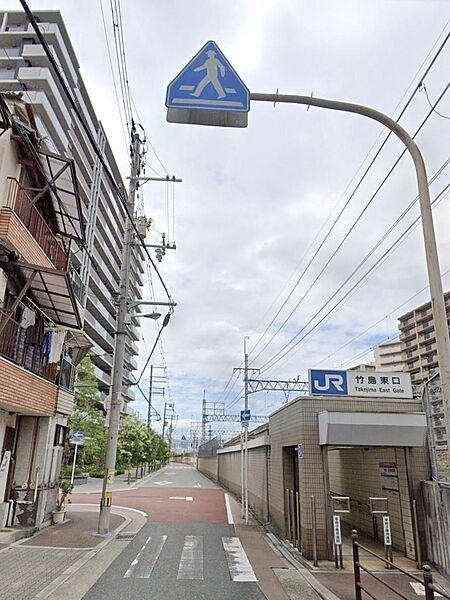 【周辺】JR東西線「加島駅」徒歩１分！竹島東口が目の前！なので、通勤・通学が楽々・安全です！