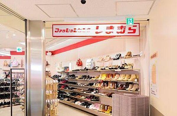 【周辺】ファッションセンターしまむら新田店 徒歩8分。 580m