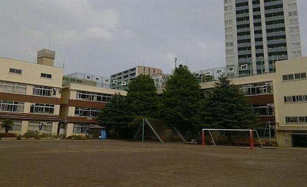 【周辺】大田区立入新井第一小学校 徒歩6分。 460m