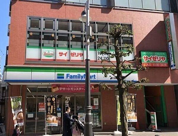 【周辺】サイゼリヤ京急鶴見駅東口店 徒歩2分。 140m