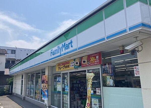 【周辺】ファミリーマート鶴見潮田四丁目店 徒歩7分。 500m