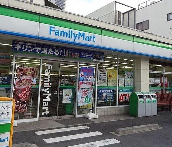 【周辺】ファミリーマート新丸子駅東店 徒歩1分。 50m