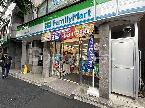 【周辺】ファミリーマートシンヤ雑司が谷店 徒歩10分。 750m