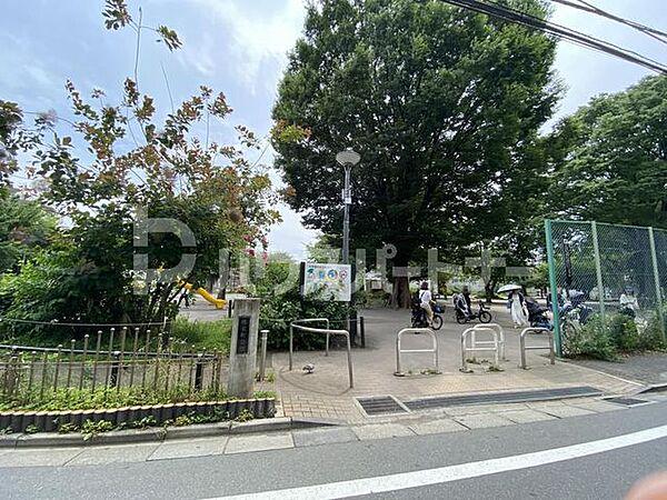 【周辺】椎名町公園 徒歩2分。 100m