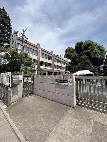 【周辺】板橋区立志村第六小学校 徒歩12分。 900m