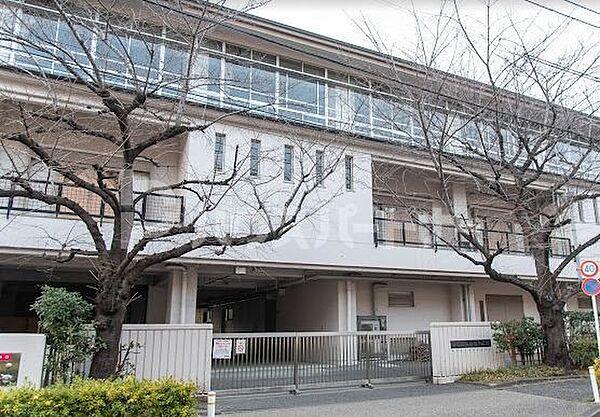 【周辺】板橋区立加賀中学校 徒歩3分。 200m