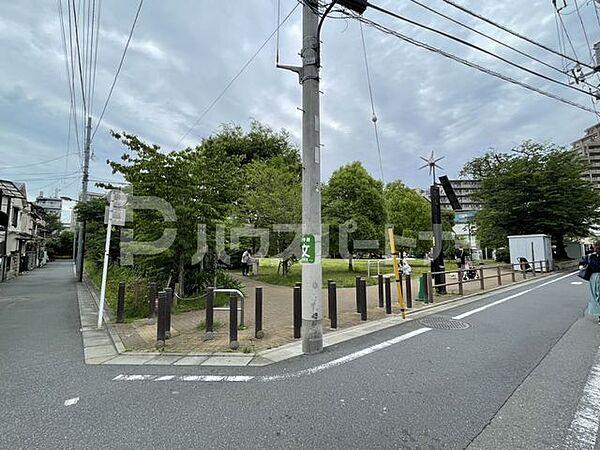 【周辺】池袋本町電車の見える公園 徒歩9分。 720m