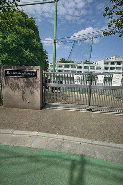 【周辺】板橋区立板橋第五中学校 徒歩11分。 860m