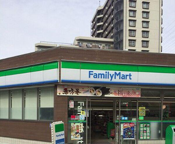 【周辺】ファミリーマート 緑地公園駅東店（3597m）