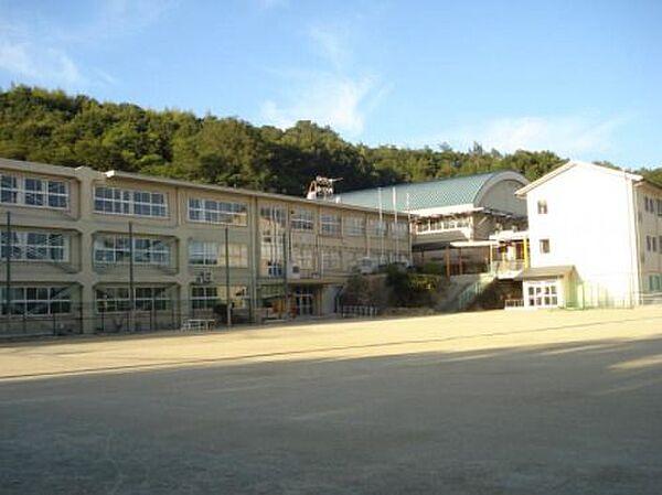 【周辺】尾道市立日比崎中学校 980m
