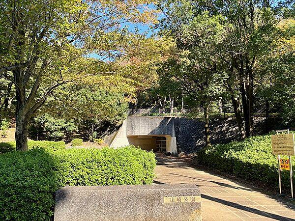【周辺】山崎公園 徒歩6分です。2023年11月撮影