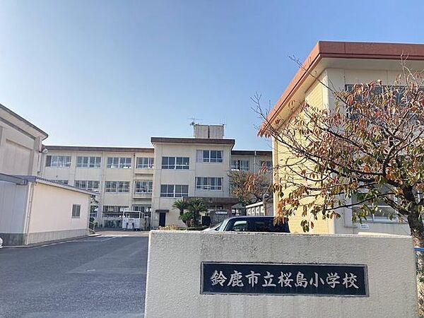 【周辺】桜島小学校合計：665名　【2023年11月時点】学年ごとにクラス3~4 1370m