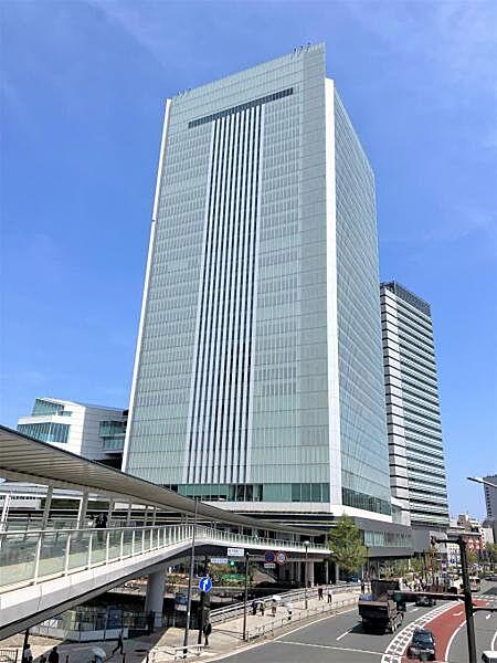 【周辺】横浜市役所　徒歩7分(520m)