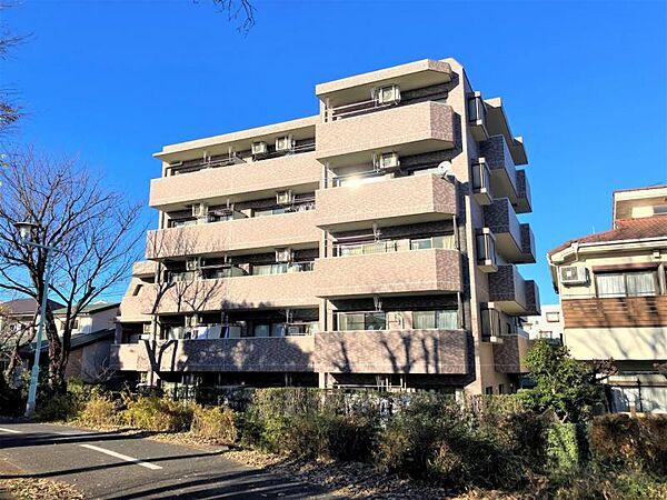 【外観】西武拝島線・西武多摩湖線「萩山駅」まで徒歩4分のマンションです。
