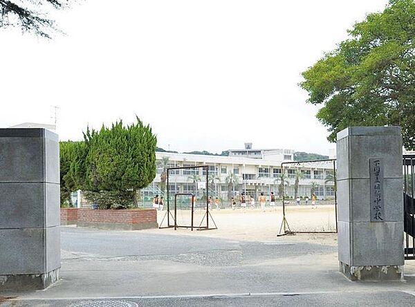 【周辺】下関市立日新中学校(1、001m)