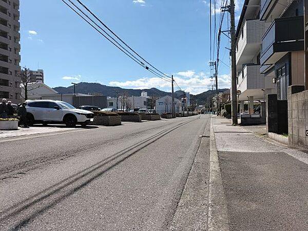 【外観】前面道路含む現地写真