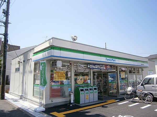 【周辺】ファミリーマート箕面市役所前店 563m