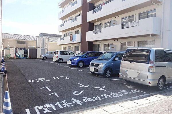 【駐車場】敷地内に専用駐車場があります♪
