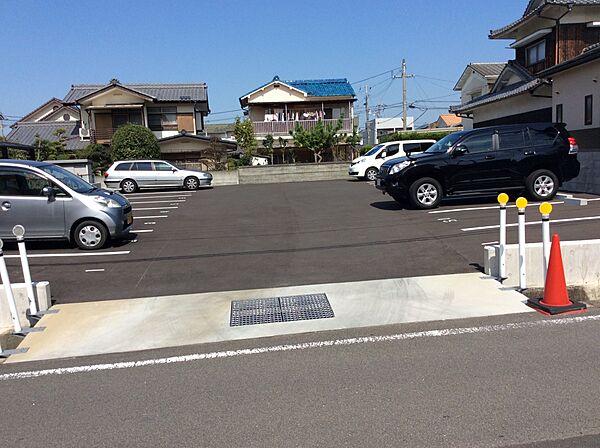 【周辺】ゆったりしていて駐車がしやすい？専用駐車場付きです！