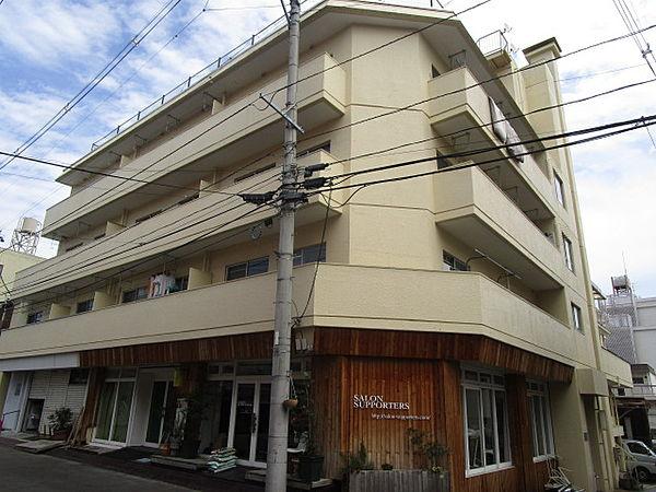 【外観】JR仙石線「榴ヶ岡」駅から徒歩8分の2LDKマンション。