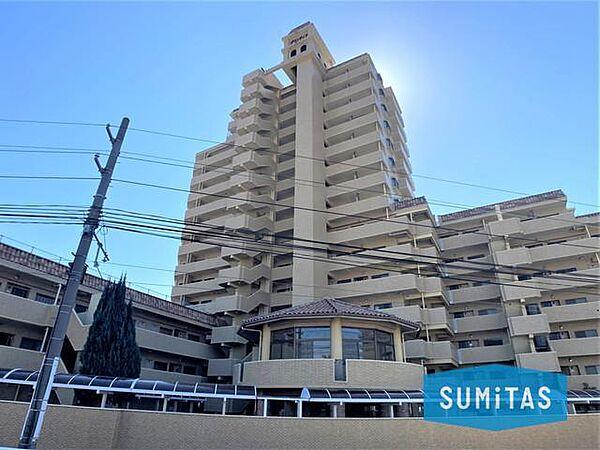 【外観】伊予鉄郡中線沿にある15階建てのマンションです♪土居田駅まで徒歩5分以内と、生活便利な立地です♪