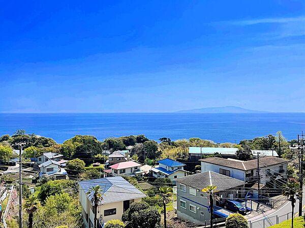 【外観】お部屋から見渡す限りの広大な海、まさにオーシャンビュー。正面には伊豆大島が眺められます。