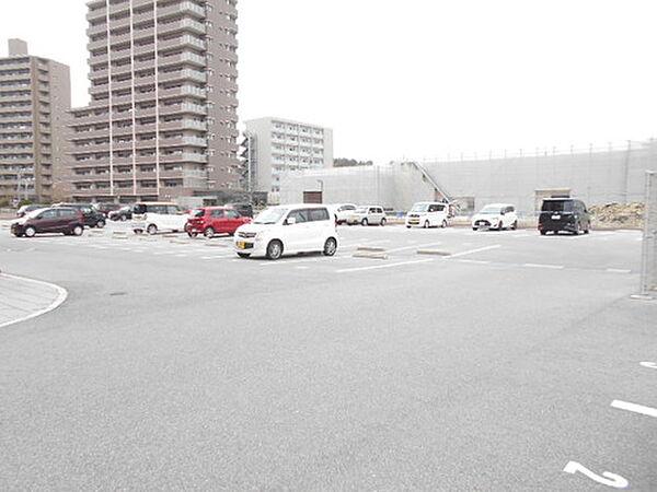 【駐車場】敷地内平面駐車場　※2024年2月撮影