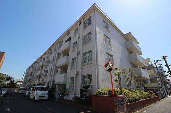 【外観】北久里浜駅から平坦徒歩8分のところにある総戸数32戸、4階建てのマンションです
