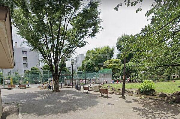 【周辺】【公園】新宿区立百人町ふれあい公園まで609ｍ