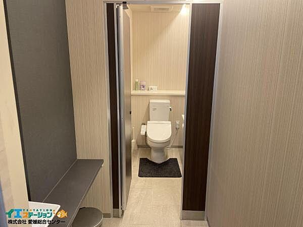【エントランス】共用トイレ