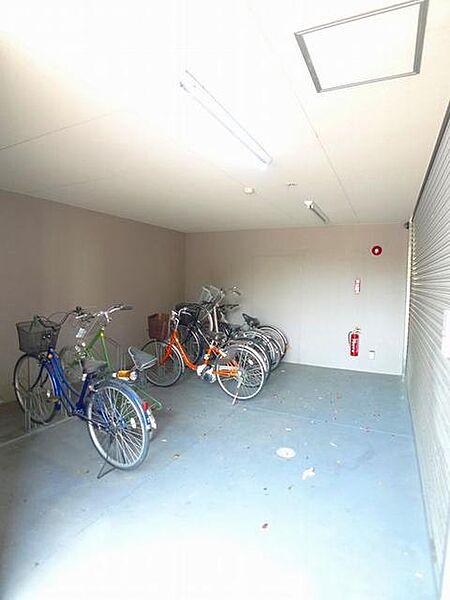 【外観】屋根付駐輪場です！池袋駅まで自転車で行くのも良いですね♪