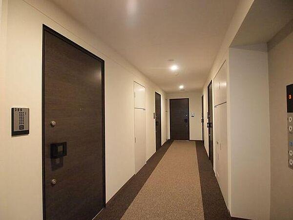 【外観】ホテルライクでカーペットの内廊下です。ハイグレード仕様になっております！