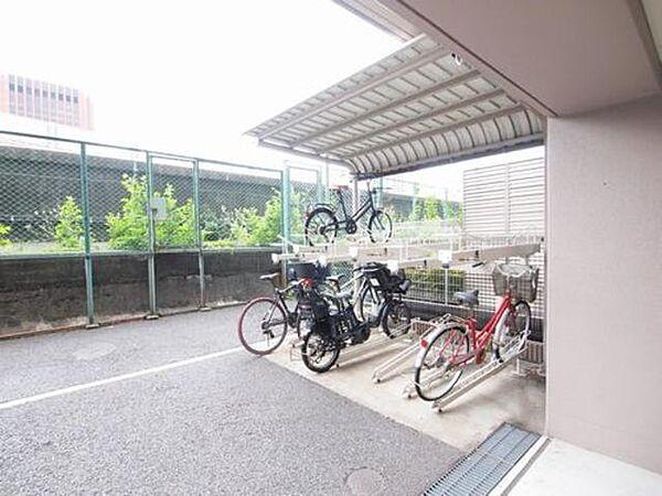 【外観】【駐輪場】屋根付きの駐輪場です☆　雨に当たらなくてよいですね！