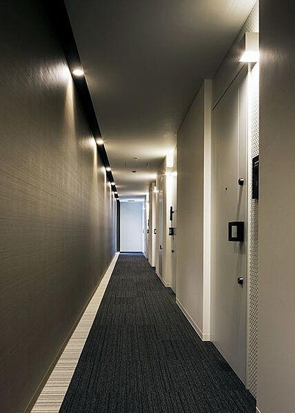 【外観】各階廊下はホテルライクをイメージして内廊下タイプです。
