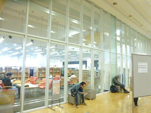 【周辺】図書館「江戸川区立篠崎図書館まで293m」