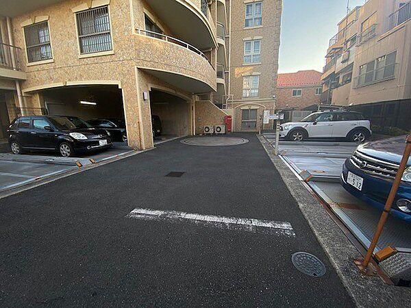 【駐車場】駐車場は立体式となります