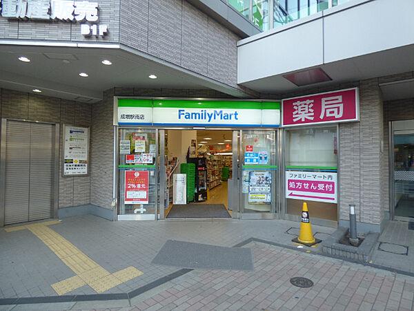 【周辺】コンビニ「ファミリーマート成増駅前店まで453m」