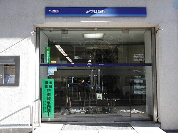 【周辺】銀行「みずほ銀行新橋中央支店まで170m」