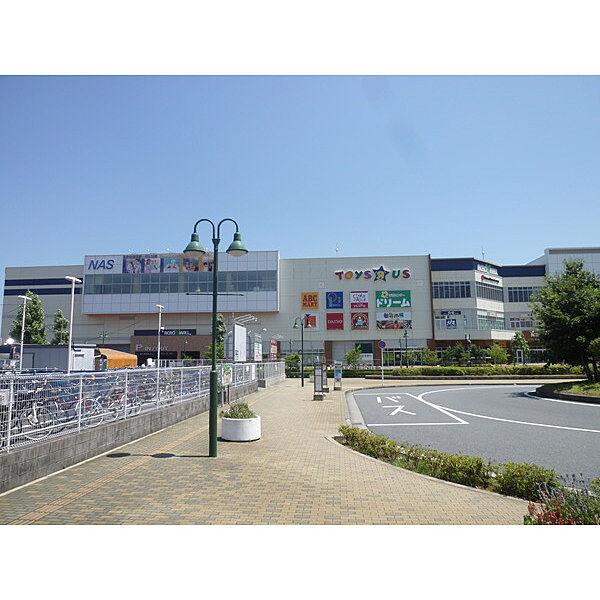【周辺】ショッピング施設「アクロスモール新鎌ケ谷店まで645m」アクロスモール