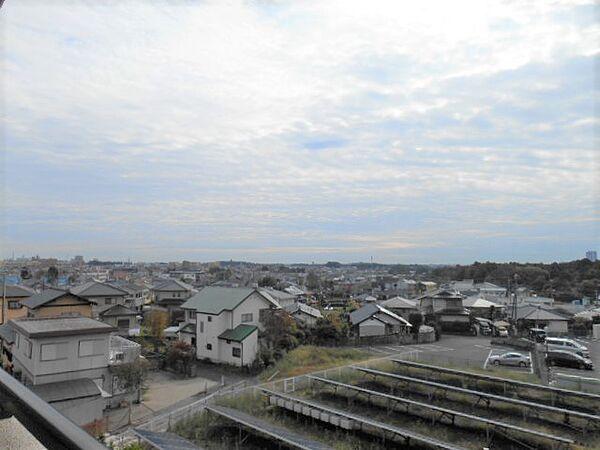 【周辺】バルコニーからの眺望です。茨城県庁、水戸芸術館タワーまで、見渡せます。遮る建物がなく気持ちが良いです。