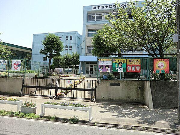 【周辺】三郷市立栄中学校　1180ｍ(徒歩約15分：自転車約6分)