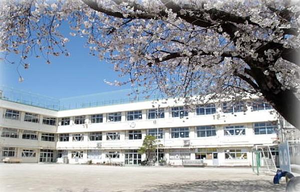 【周辺】赤松小学校64m